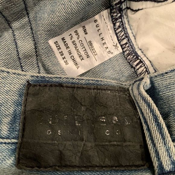 Bullhead Denim Co stacked skinny jeans 28 x 30
EXCellent Pre-owned Condition - Picture 11 of 11